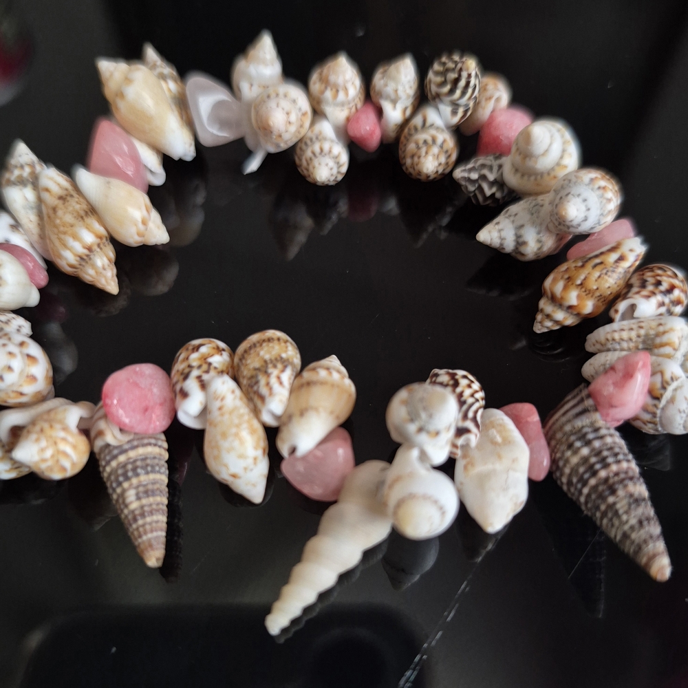 Handmade Deep Sea Virginia Beach Seashells And Strawberry Quartz Chips Braclet! - Picture 1 of 6